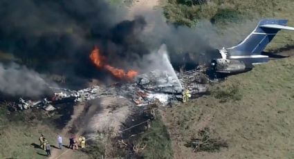 Avión comercial en Texas se ESTRELLA con 21 personas a bordo; hay un herido: VIDEO