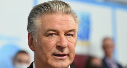 Alec Baldwin dispara arma de utilería y MATA a una mujer