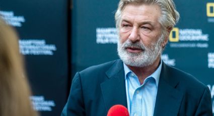 Alec Baldwin enfrenta nueva demanda: familiares de soldado asesinado lo acusan de "acoso masivo"