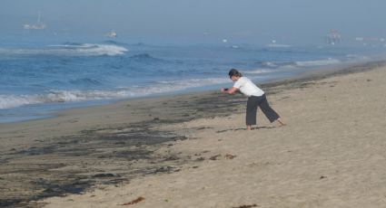 Desastre ecológico: derrame de petróleo amenaza playas y dos balnearios en California