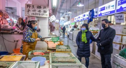 Origen de COVID-19: Mujer vendedora en mercado de Wuhan es el PRIMER caso de contagio