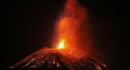 ¡De catástrofe a turismo! Extranjeros visitan VOLCÁN en La Palma para ver de cerca la erupción