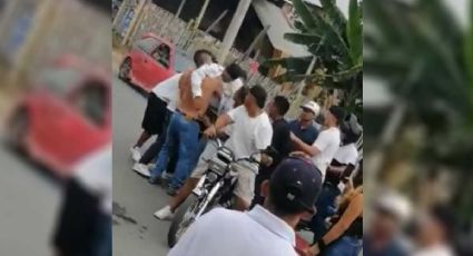 ÚLTIMO viaje: Sacan cadáver de ataúd y lo pasean  en moto por la calle (VIDEO VIRAL)