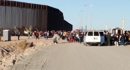 Quédate en México: cientos de migrantes llegan al paso fronterizo de Yuma, Arizona