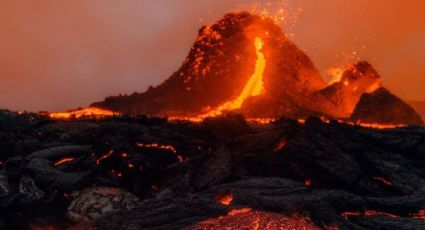Volcán en erupción es puesto a la venta en Islandia