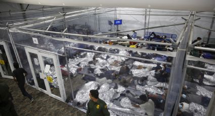 "Inaceptable", que niños migrantes duerman en buses en Estados Unidos