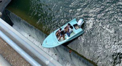 Cuatro personas quedaron al borde de una presa en Texas. VIDEO