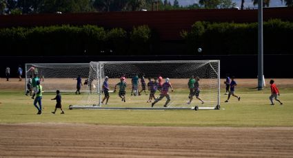 Con TV y partidos de futbol, así son los albergues de Biden para niños inmigrantes: FOTOS