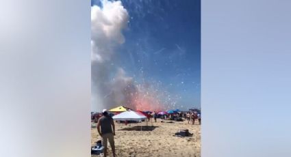 Camión lleno de FUEGOS artificiales para celebrar el 4 de julio EXPLOTÓ en medio de la playa: VIDEOS