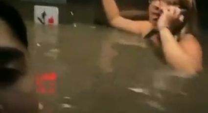 ¡Imágenes de terror! Tres amigos quedan atrapados en ELEVADOR inundado: VIDEO