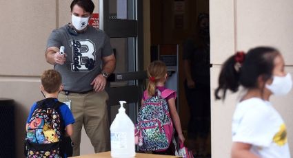 ¡Por irresponsable! Profesora sin vacuna ni cubrebocas contagia de covid a sus alumnos en California