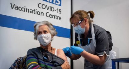 Gobierno de Joe Biden planea exigir a extranjeros vacuna contra COVID-19 para entrar a EU