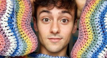 ¡Por fin! Tom Daley terminó de tejer su suéter olímpico y las redes explotan con el resultado: FOTO