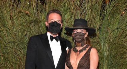 ¡BESO icónico! Jennifer López y Ben Affleck derriten a sus fans en el Met Gala: FOTO
