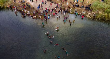 Inmigrantes haitianos regresan a México a través del Río Bravo