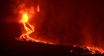 Lava de volcán en La Palma llega al MAR, así de IMPRESIONANTE se ve: FOTOS + VIDEOS
