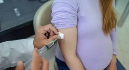 Los CDC urgen a las mujeres embarazadas a vacunarse contra el COVID-19