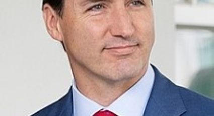 Apedrean a Justin Trudeau durante un evento en su acto de campaña: VIDEO