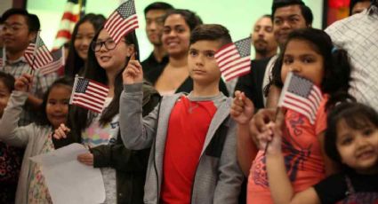 Niños migrantes de varias partes del mundo reciben la nacionalidad estadounidense
