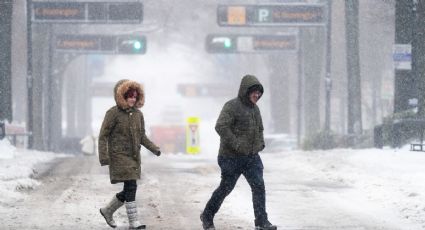 Bomba ciclónica amenaza con fuerte TORMENTA de nieve, lluvia helada y rachas de viendo al noreste de EU