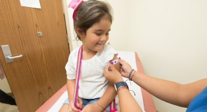 FDA aprueba refuerzo de vacuna Pfizer para niños de entre 12 y 15 años