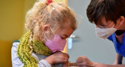 Niños reciben dosis incorrecta de vacuna Covid-19 en Alemania, ¿qué tan peligroso es?