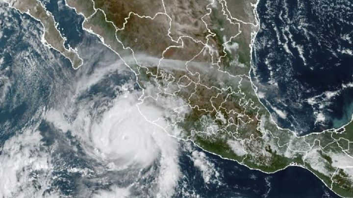 El potente huracán 'Roslyn' amenaza las costas de México; activan alerta en Jalisco