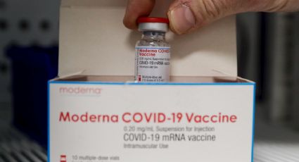 Vacuna Moderna es aprobada completamente en EU; se venderá bajo este nombre