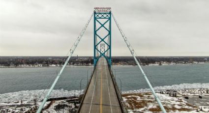 ¿Es el fin de la protesta? Inicia desalojo de camioneros en puente fronterizo entre Canadá y EU