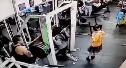 ¡Terrible! Mujer muere en gimnasio tras caerle pesa de 180 kilos: IMÁGENES FUERTES