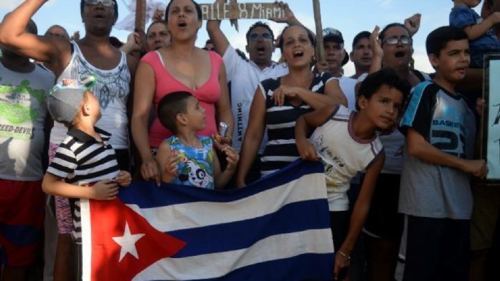 USCIS: Cubanos que pidieron asilo en EU desde 2017 podrían obtener la residencia