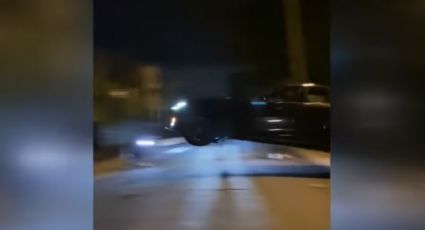 Graban Tesla "volando" por peligrosa maniobra en LA; VIDEO se hace viral y autoridades buscan al chofer