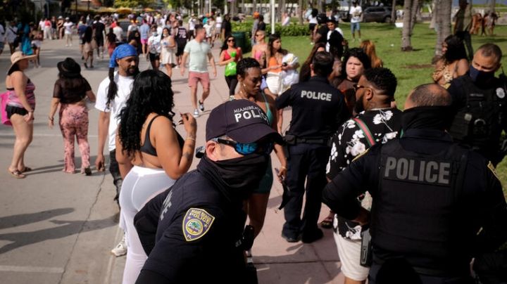 Spring Break en Miami: VIDEOS muestran la violencia sin control que desencadenó el toque de queda