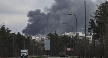 Rusia responde al hundimiento del "Moskva" y bombardea fábrica de armamento cerca de Kiev: VIDEO