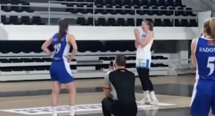 VIDEO VIRAL: Árbitro detiene el partido y pide matrimonio a jugadora de basquetbol en la final de liga
