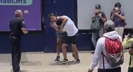 ¡Se dieron con todo! Profesor y alumno se agarran a golpes en el IPN y pelea se vuelve viral: VIDEO