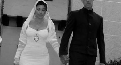 Kourtney Kardashian y Travis Barker se casaron y su mini vestido blanco fue el protagonista: FOTOS