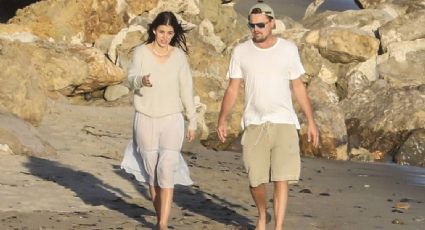 ¡Más tierno que nunca! Leonardo DiCaprio besa a su novia Camila Morrone en un día de playa