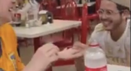 ¿Suertuda? Aficionado de Tigres le pide matrimonio a su novia en taquería y VIDEO se hace viral