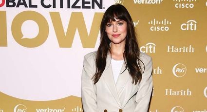 Dakota Johnson y el traje "masculino" ATEMPORAL con el que puedes ir a la oficina