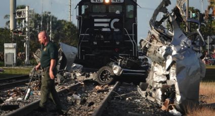 Brutal accidente: muere papá de 4 niños tras chocar contra un tren; el auto quedó destruido (VIDEO)