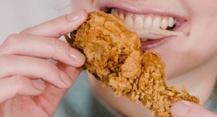 ¿Aceptarías? Joven rapea en KFC para obtener comida gratis y se vuelve viral: VIDEO