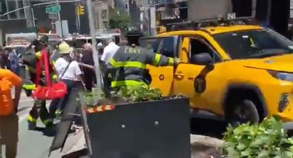 Taxista atropella a multitud y se estrella contra edificio en Nueva York; reportan 6 heridos: VIDEOS