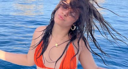 ¡Cuánto estilo! Camila Cabello deslumbra en Italia con bikini naranja que resalta sus curvas: FOTOS