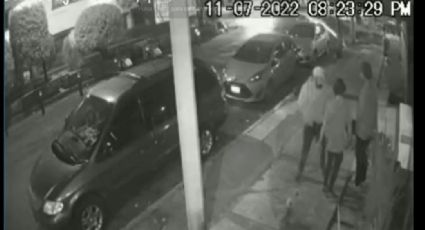 Niños paseaban a sus perritos en calles de la CDMX y ladrón los asaltó a punta de pistola: FUERTE VIDEO