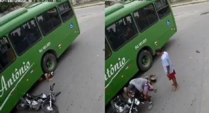 VIDEO: El impactante momento en que autobús arrastra a motociclista y el casco le salva la vida