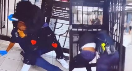 Video: Adolescente golpea a policía y se arma pelea campal en el metro de Nueva York