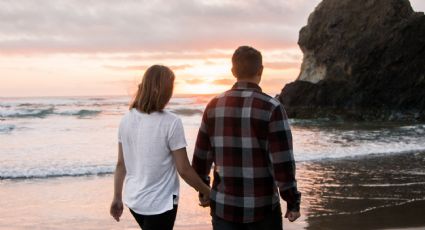 "No mereces esto": mujer se entera que su novio la engaña durante paseo en bote en la playa