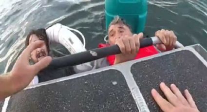 ¡De película! Rescatan a padre e hijo que se aferraban a hielera en el mar; su barco se hundía: Video