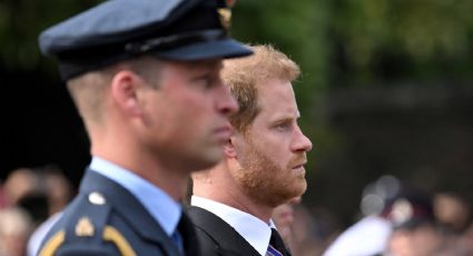 ¡Lo hicieron de nuevo! Guillermo y Enrique caminaron juntos en cortejo fúnebre de la reina Isabel II